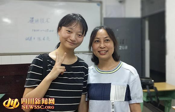 泸州文科第一名陈红吉讲学习方法：多与老师沟通